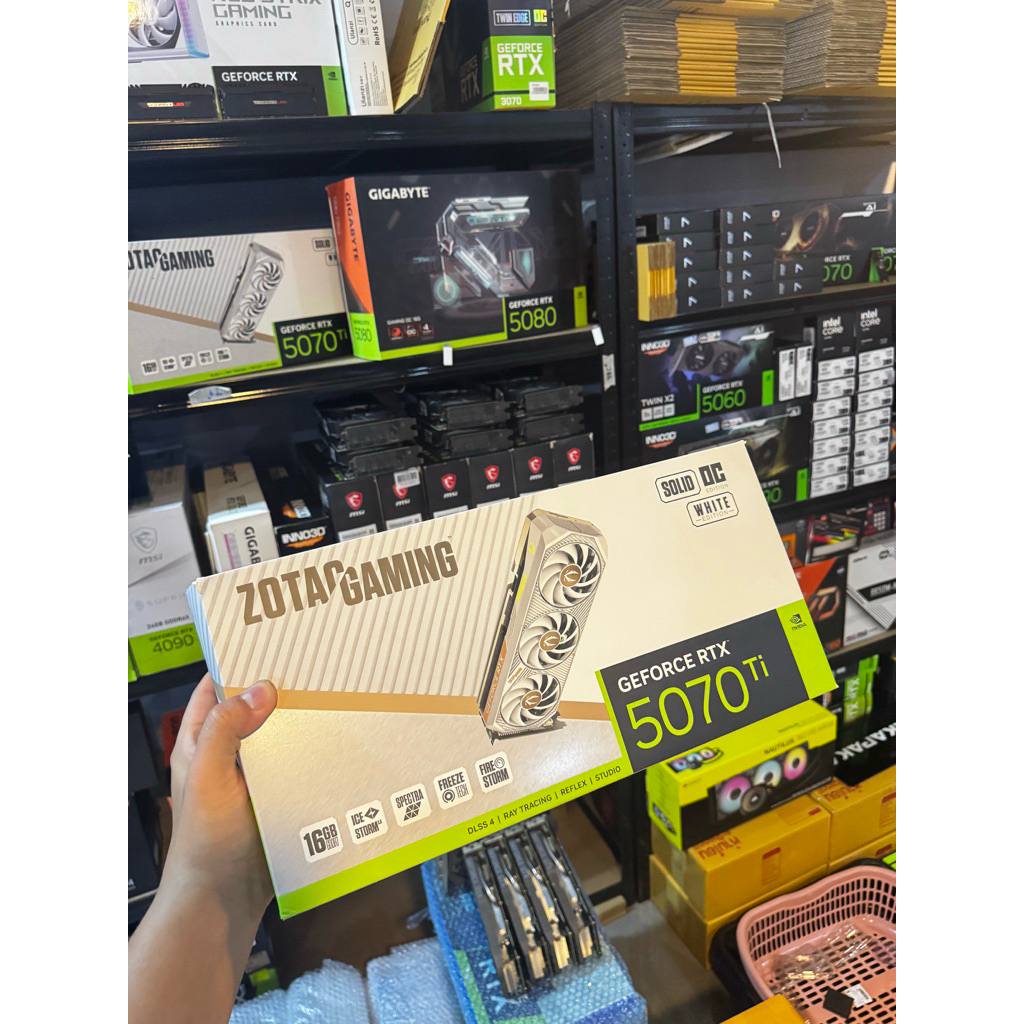 VGA ZOTAC GEFORCE RTX 5070 TI GAMING SOLID CORE WHITE OC - 16GB GDDR7