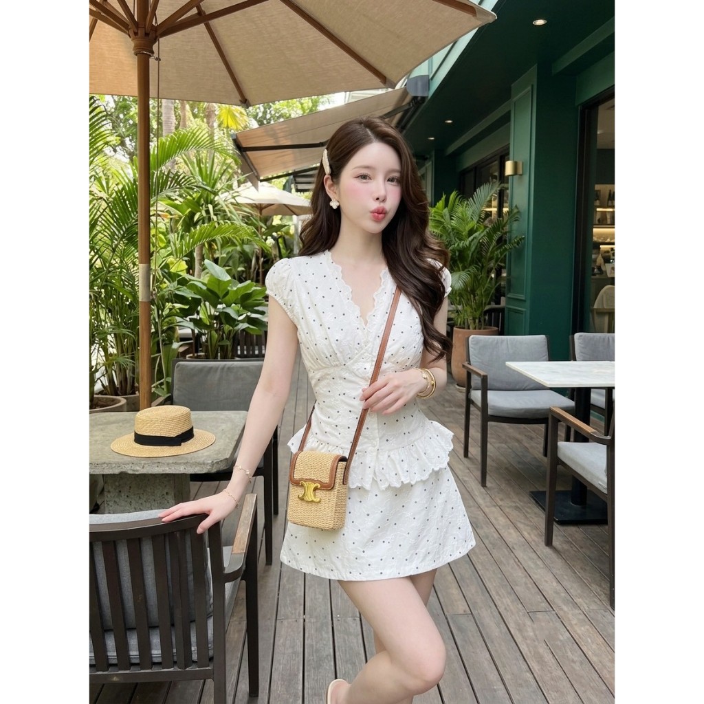 [NITTAYA] D2941 ชุดเซ็ตเสื้อคอวีแต่งลูกไม้แขนลํ้ากระดุมหน้าชายระบายลายโพกาดอท+กระโปรง ลุคคุณ ใส่ออกงาน ดินเนอร์ คาเฟ่