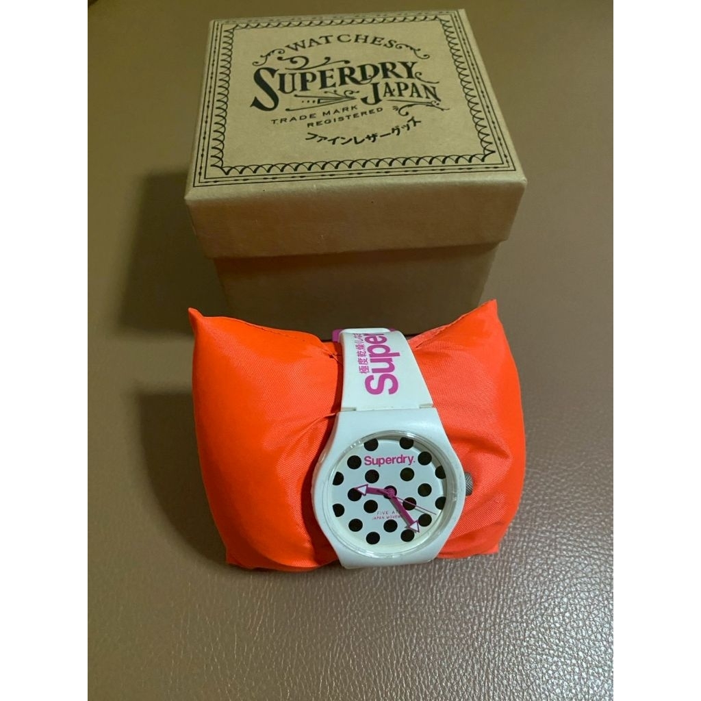 นาฬิกา superdry ใส่ไม่เกินสิบครั้ง มีกล่องตามรูป สภาพ 85%  ขายถูกๆ ค่ะ 799 บาท สนใจทักมาดูรูปเพิ่มได