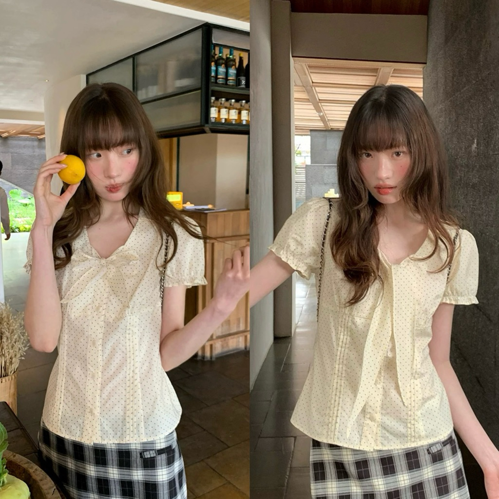 Somedays l Kina Top เสื้อกระดุมหน้าคอปกสีครีมอ่อนๆ แต่งPokadotสีดำ