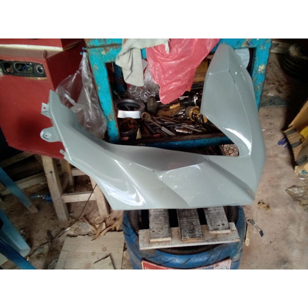 บังลมหน้าหน้ากากหน้าข้างขวาของแท้สีเทาแลมโบรุ่นpcx