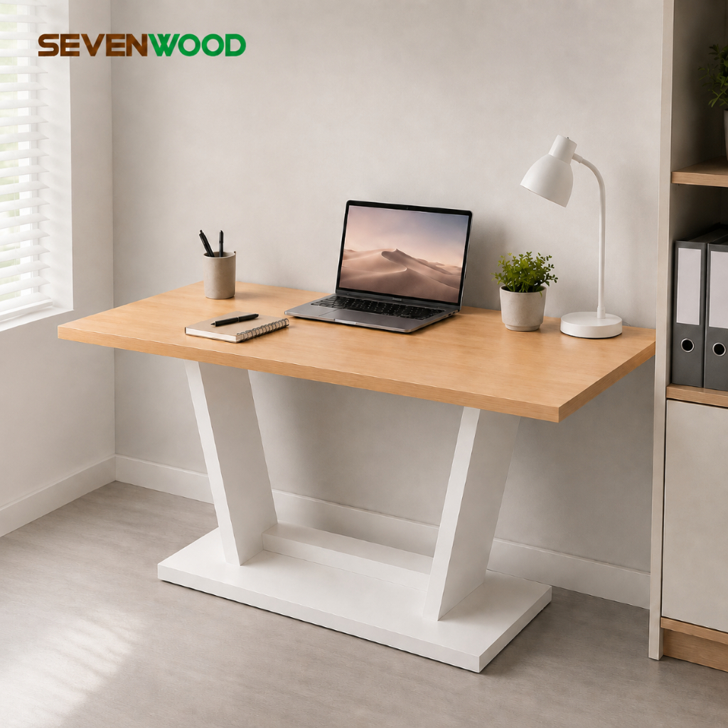 SEVENWOOD โต๊ะทํางาน โต๊ะคอมพิวเตอร์ โต๊ะทำงานอเนกประสงค์ 120x60 ซม. ลายไม้ ขา V มั่นคง คานวางเท้า กันน้ำน้ำมันและคราบ