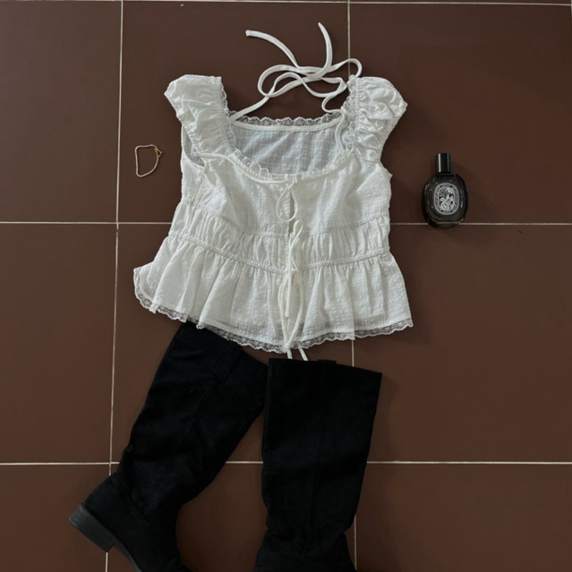 urban apparels | mille lace blouse เสื้อเบลาส์ผูกคอดีเทลลูกไม้