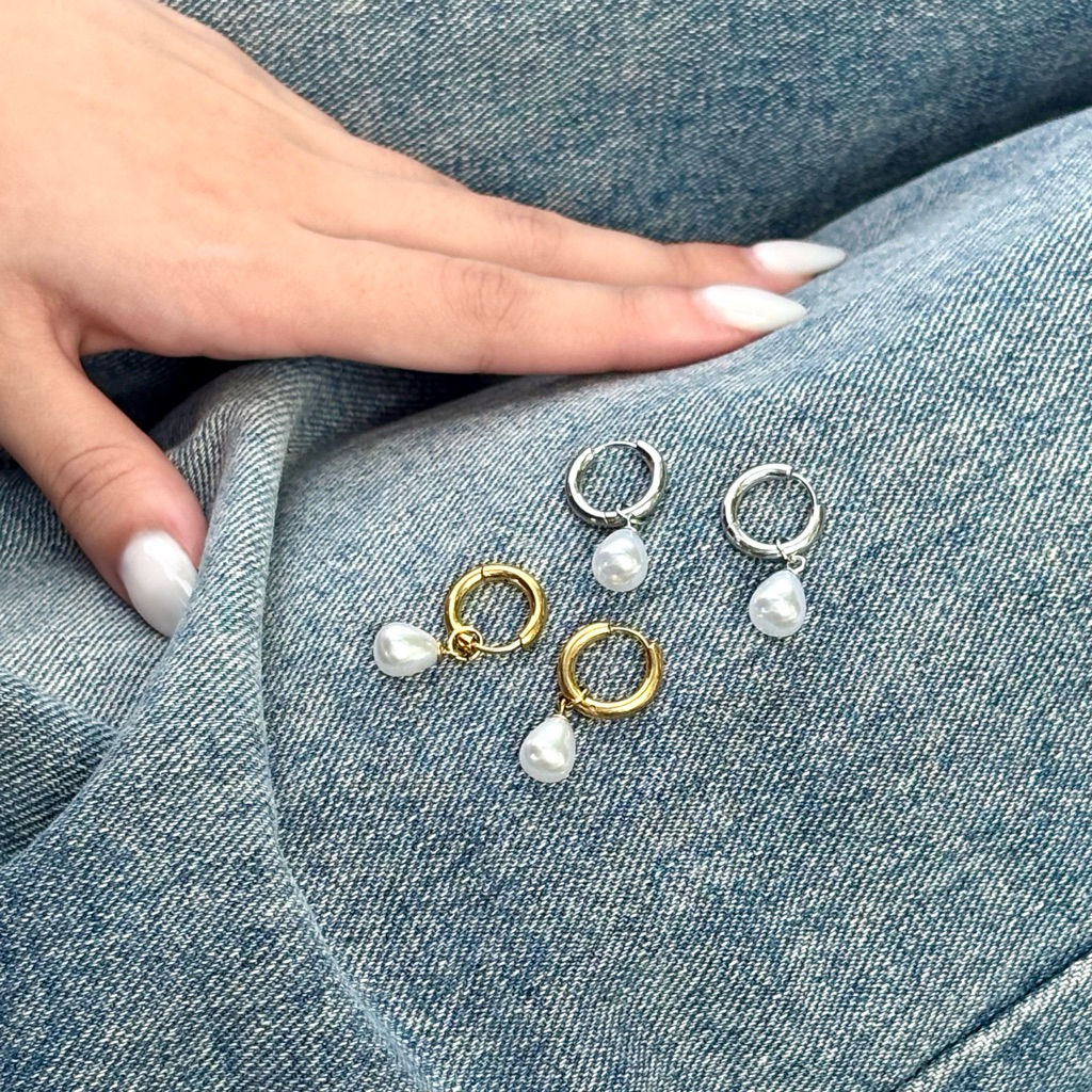 Piing me Stainless steel Earrings | ต่างหูห่วงสแตนเลสพร้อมจี้ไข่มุก (พร้อมส่ง) 2026071641