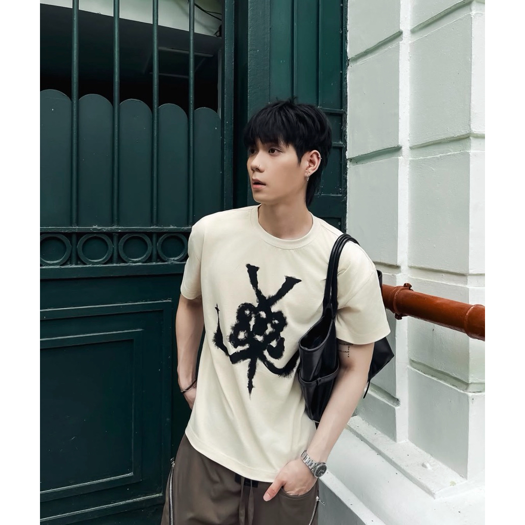 Pre-order (14-20days) แบรนด์เวียดนาม XIII | Abstract Logo Boxy T-Shirt