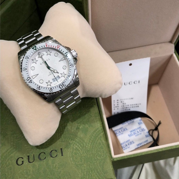 [ สินค้ามือหนึ่ง ] Gucci นาฬิกาข้อมือ รุ่น Men's Dive Quartz White Dial Silver Steel Strap Watch