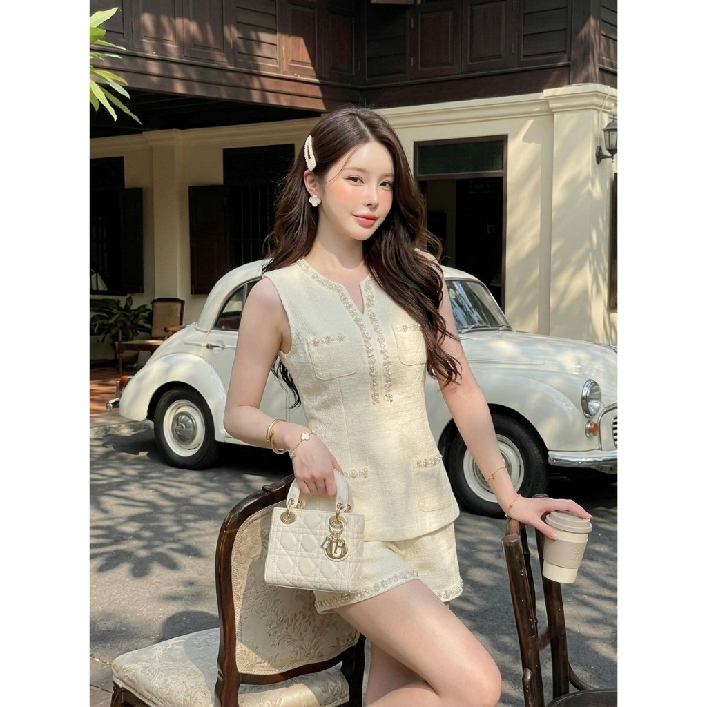 [LISA] A1435 ชุดเซ็ต2ชิ้น เสื้อแขนกุดแต่งกระเป๋าหน้าดีเทลแต่งไข่มุกกางเกงขาสั้น สวยหรูลุคคุณ ใส่เที่ยว คาเฟ่ ออกเดท
