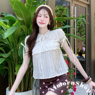 🔥aimorn_shop🔥 เสื้อคอกลม แต่งระบายช่วงคอ ช่วงอกเป็นแขนตุ๊กตา ผูกโบว์เพิ่มความน่ารัก