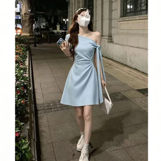 รูปแบบใหม่ สีขาวออฟไวท์ แบบไหล่เดียวไม่สมมาตร เดรสสาวสวยสไตล์เกาหลี แฟชั่น เจ้าหญิง beach dress