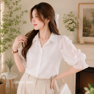 พร้อมส่ง🌷𝕄𝕦𝕒𝕪𝕝𝕪 𝕊𝕙𝕠𝕡🌷 เสื้อขาวมือ1 เสื้อเชิ้ตคอปก แต่งปอมแขนยาวซีทรู ผ้าฝ้ายแต่งระบายน่ารัก