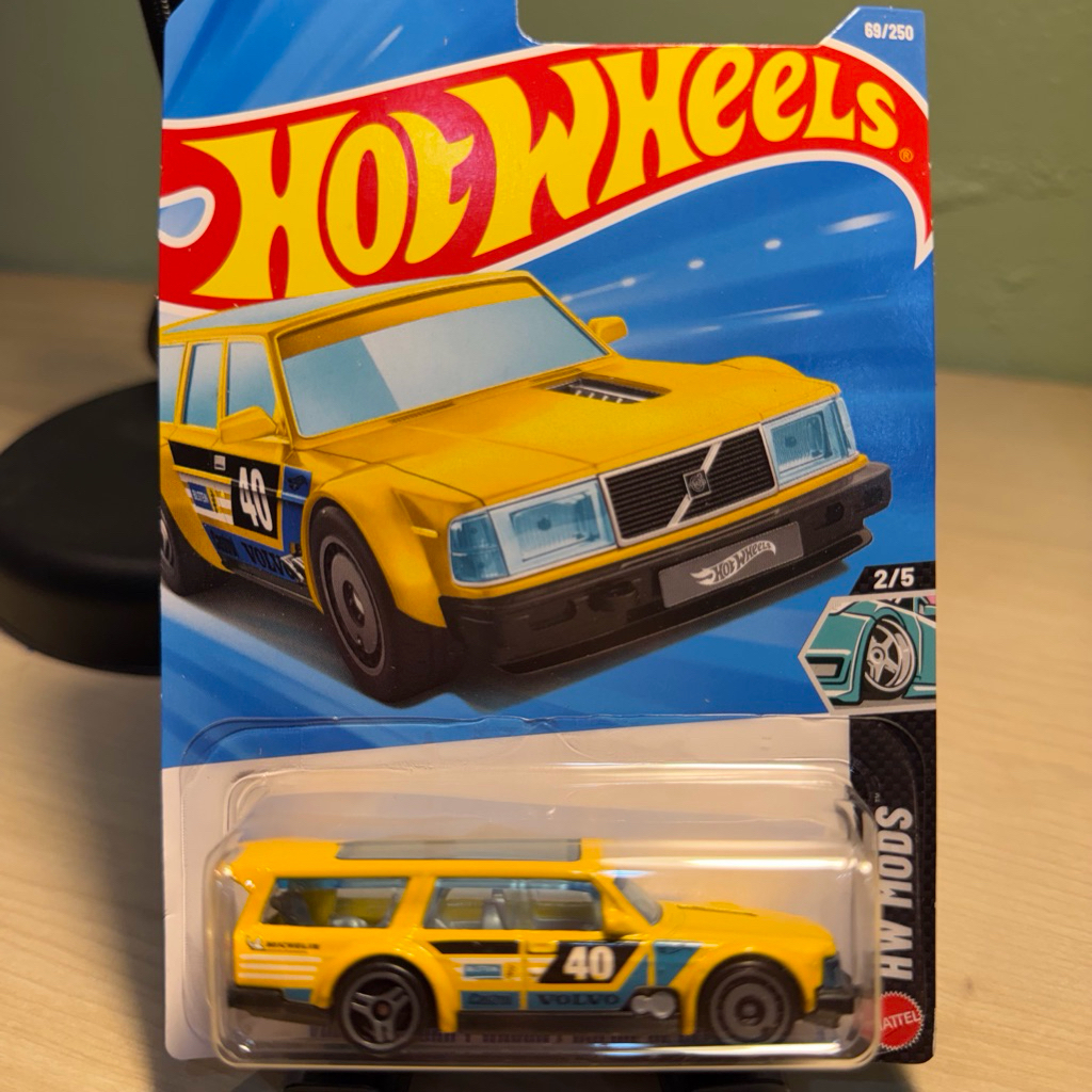 Hot wheels Volvo 240 Drift Wagon (Yellow)