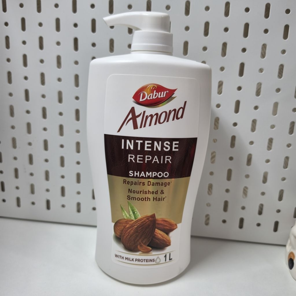 Dabur แชมพูอัลมอนด์สูตรบำรุงล้ำลึก Almond Intense Repair Shampoo 1000 ml ฟื้นฟูผมแห้งเสีย ให้ผมนุ่มลื่น แข็งแรง สุขภาพดี