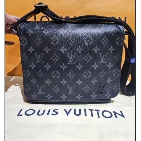 กระเป๋าสะพาย Used good Louis Vuitton รDistrict PM Monogram Eclipse Y 19ลายชัดสวย📌รอเช็คสต๊อกอ