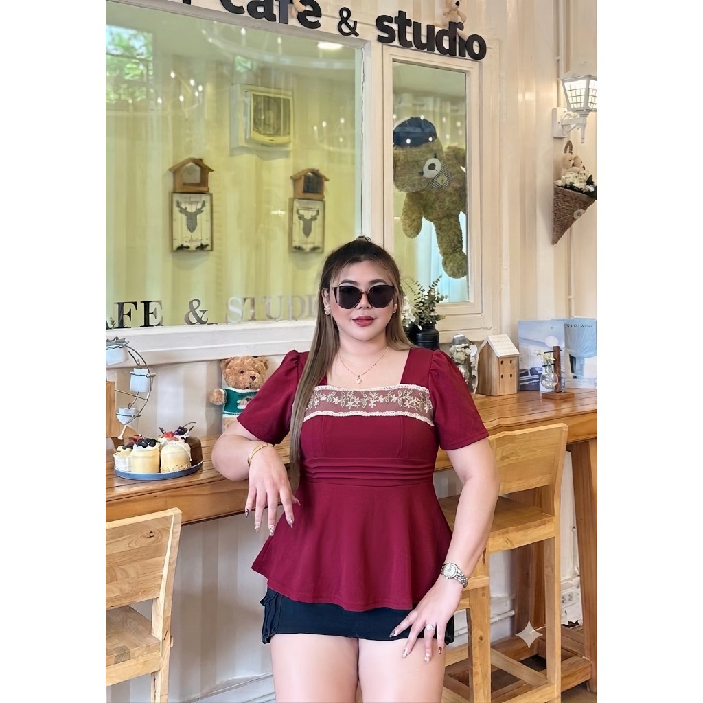 [ รุ่น:วรรณา] เสื้อแต่งลูกไม้  ชายระบาย ทรงสวย ผ้ายืดวูลเวฟ