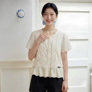 Glucoat | [A887] เสื้อแขนสั้นสีครีม แต่งเทปฉลุ ชายระบายปัก glucoat กระดุมหน้าใช้งานได้จริง