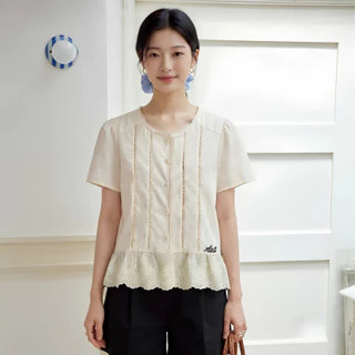 Glucoat | [A887] เสื้อแขนสั้นสีครีม แต่งเทปฉลุ ชายระบายปัก glucoat กระดุมหน้าใช้งานได้จริง
