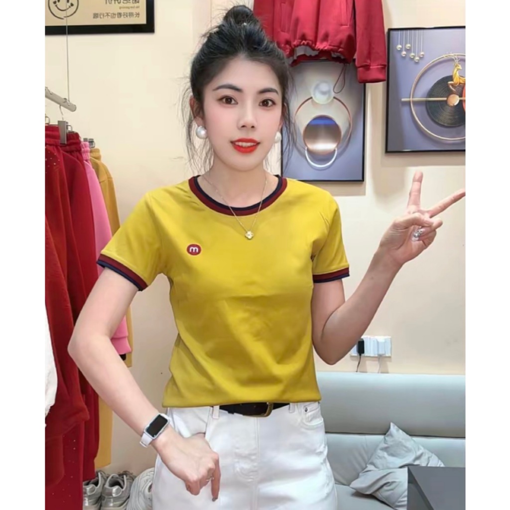 เสื้อยืดแขนสั้นดีไซน์หรูหรา ดีไซน์สีตัดกันไม่ซ้ำใคร สไตล์ใหม่สำหรับฤดูร้อน เสื้อคอกลมแฟชั่นเก๋ไก๋สำหรับผู้หญิง