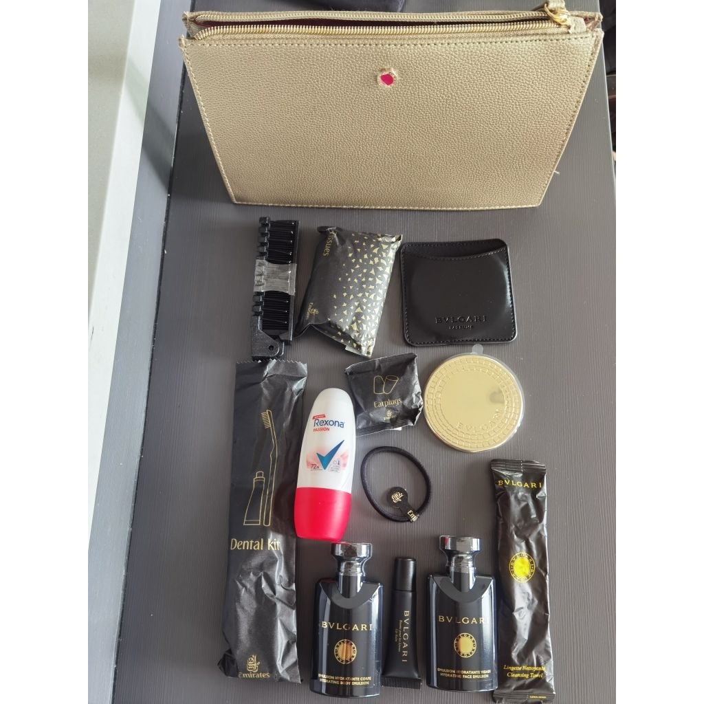 กระเป๋า​amenity kit emirates first class พร้อมอุปกรณ์​ตามภาพ
