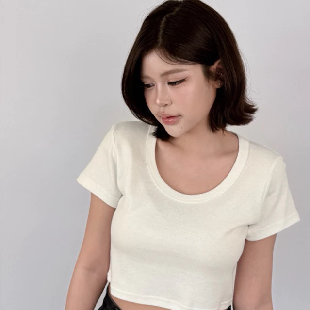 U Crop - เสื้อครอปคอยู ผ้าคอตตอน ครอปพอดีตัว (ครอปคอยู)