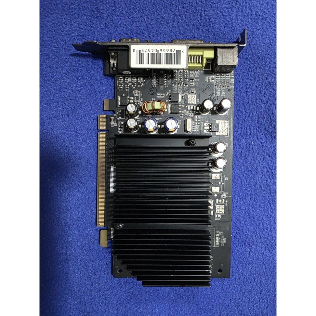 การ์ดจอ XFX GF 8400 /512MB DDR2
