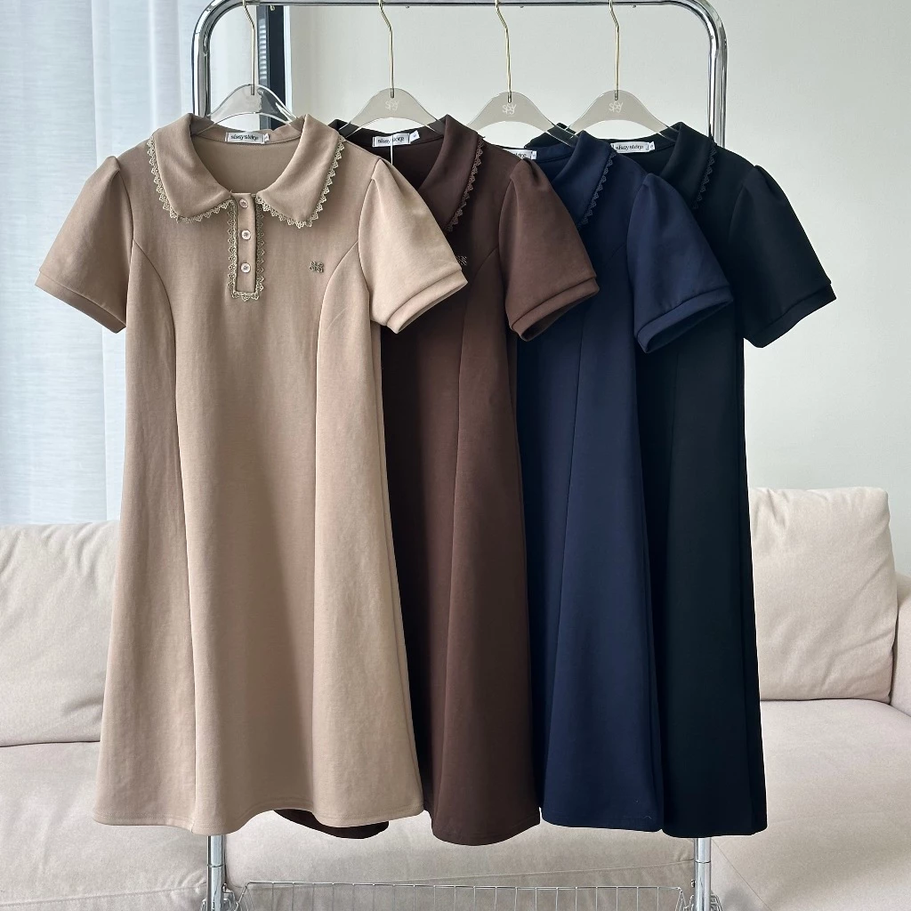 SISSY : เดรสแขนสั้นคอปกโปโล (S–XXL) แต่งขอบลูกไม้ ผ้านุ่มยืด ดีไซน์เรียบหรู ใส่ได้ทุกโอกาส