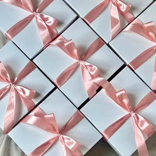 𝑩𝒐𝒙 𝒔𝒆𝒕 3ชิ้น กิ๊บติดชื่อ กิ๊บ+กล่อง+การ์ด+ถุงผ้า กล่องของขวัญวันเกิด