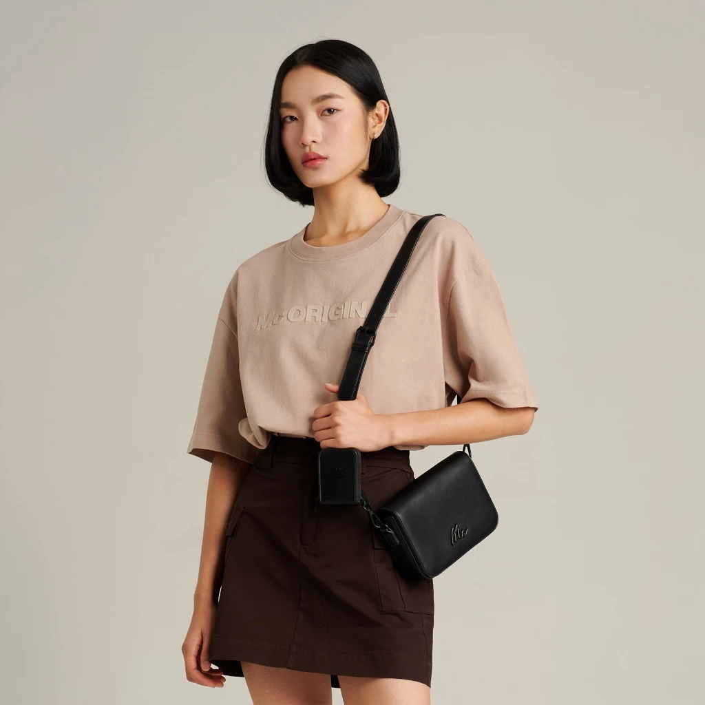 Mc JEANS (แม็คยีนส์) Online Exclusive กระเป๋าสะพายข้าง Unisex Crossbody Bag มีให้เลือก 3 สี M02Z143