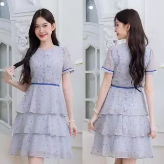 เดรส ALERT BRAND ชีฟองลายเพสลีย์ เป็นดีเทลกระโปรงพริ้วระบายสามชั้น ช่วงอกแต่งกระดุมปั๊ม แต่งด้วยลูกไม้คาดเอว