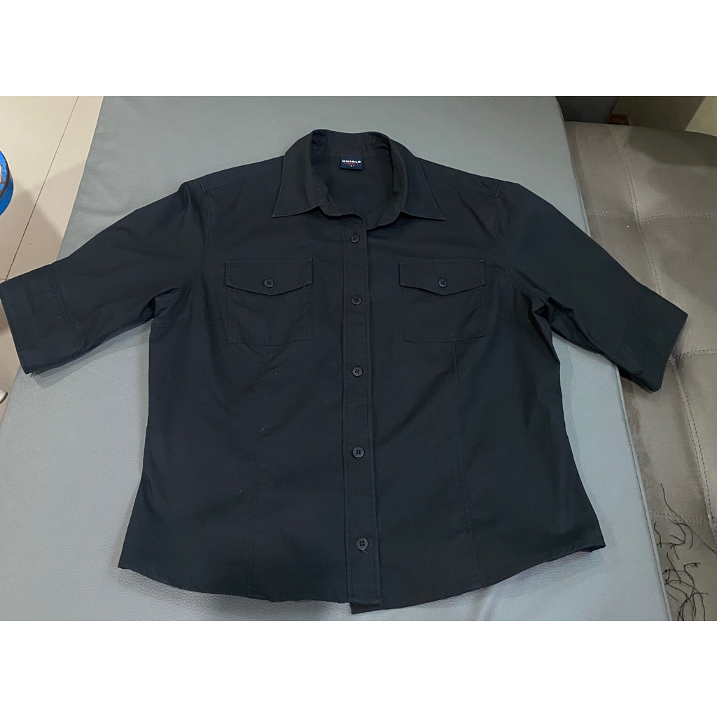 เสื้อเชิ้ตสีดำ Uniqlo L