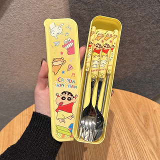 ชุดช้อนส้อมตะเกียบพกพา ลายการ์ตูนชินจัง สแตนเลส พร้อมกล่องเก็บ มี2แบบให้เลือก 2ชิ้น /3ชิ้น สำหรับนักเรียนพกไปโรงเรียน
