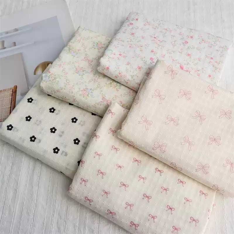 Preorder-ผ้าคอตตอนJacquard(ทอลายในเนื้อผ้า) คอตตอน100% หน้ากว้าง 145ซม. ผ้าเมตรนำเข้า