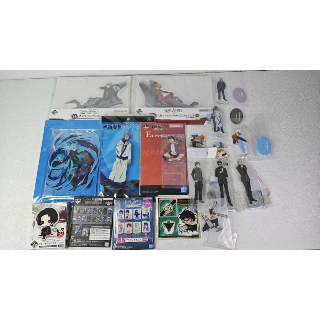ของสะสมลิขสิทธิ์แท้จากอนิเมะและมังงะญี่ปุ่นหลากหลายเรื่อง เช่น Jujutsu Kaisen (มหาเวทย์ผนึกมาร),