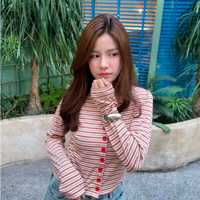 เสื้อ Rosie Top แขนยาว ลายริ้ว แต่งกระดุมดอกไม้ ผ้าหนา ทรงสวย กระดุมแกะใช้งานได้จริงทุกเม็ด (โรส)