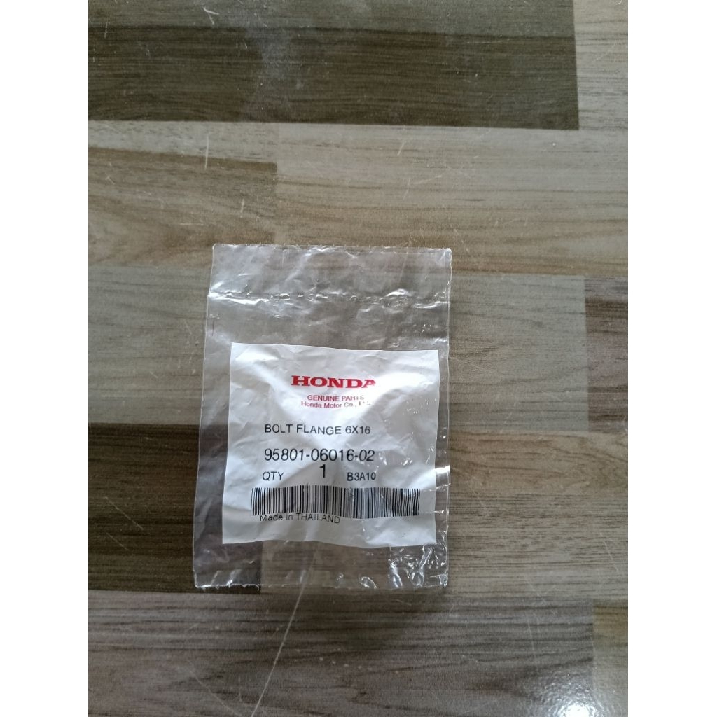 น็อตครอบท่อไอเสีย โบ้ลท์หน้าแปลน (M6 x 16 มม.) HONDA แท้เบิกศูนย์ 95801-06016-02