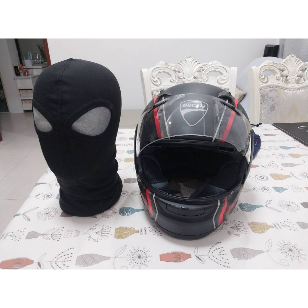 ARAI  DUCATTI  limited editione Arai carbon_ ceflar Helmet Made in Japan. Head size XL 60cm to 61cm
