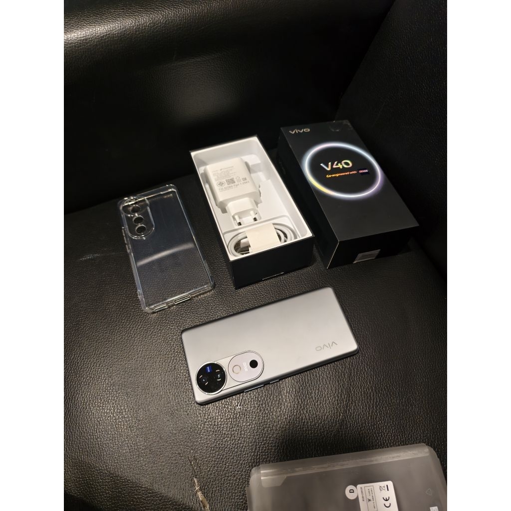 vivo v40 (อุปกรณ์ครบ/กล่อง/สภาพมือ1)
