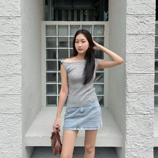 BASICBABE - Caro Twist Top เสื้อปาดไหล่ พร้อมดีเทลม้วนช่วงไหล่