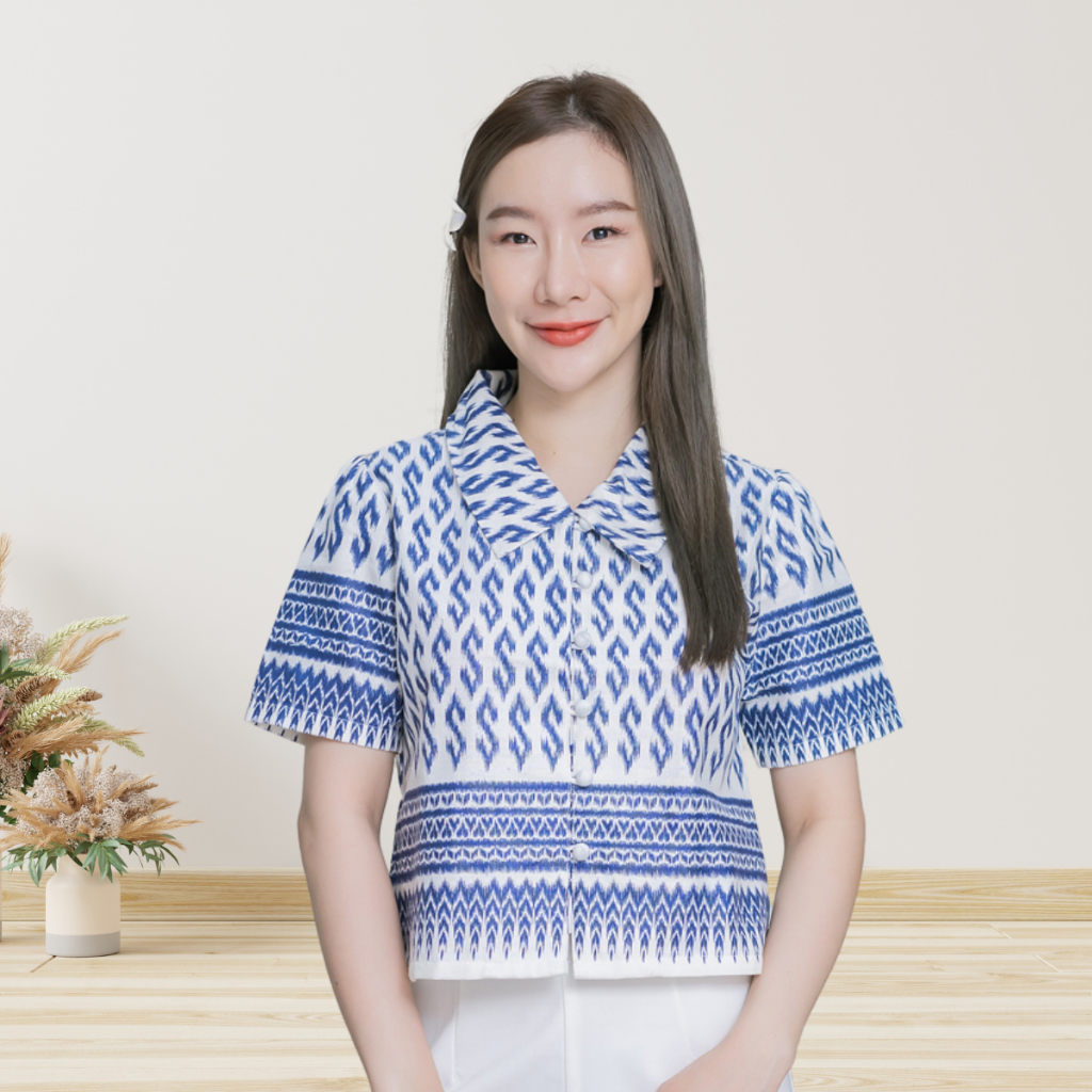เสื้อผ้าฝ้าย คอปก แขนสั้น พิมพ์ลายขอ ผ้าไทย รุ่นบัวตอง