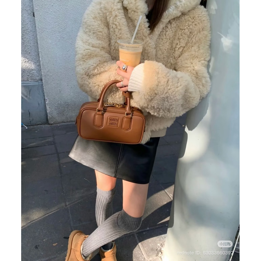 พร้อมส่ง24ชม.กระเป๋าmiumiu