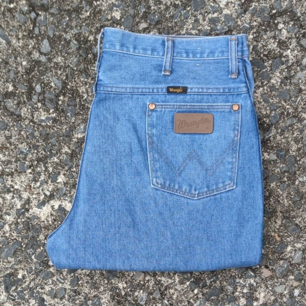 W34/38 กางเกงยีนส์มือสอง Wrangler รุ่น 912DEN (สามตะเข็บ) เอววัดจริง 38.5" ยาวทั้งตัว 43" ปลายขา 8.6