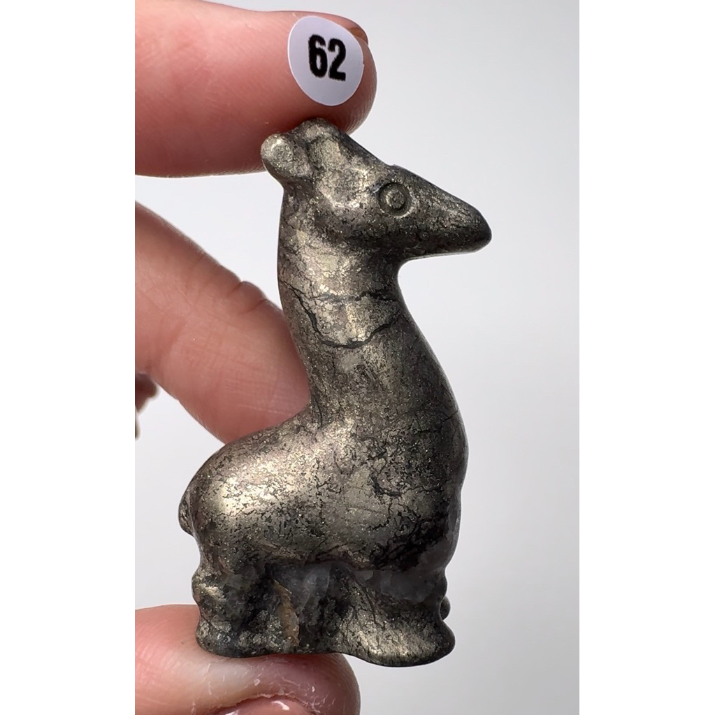 ไพไรต์ (Pyrite) "หินดึงดูดทรัพย์"ช่วยเรียกเงินทอง(แกะสลักตั้งได้)(ได้ชิ้นในโพส)