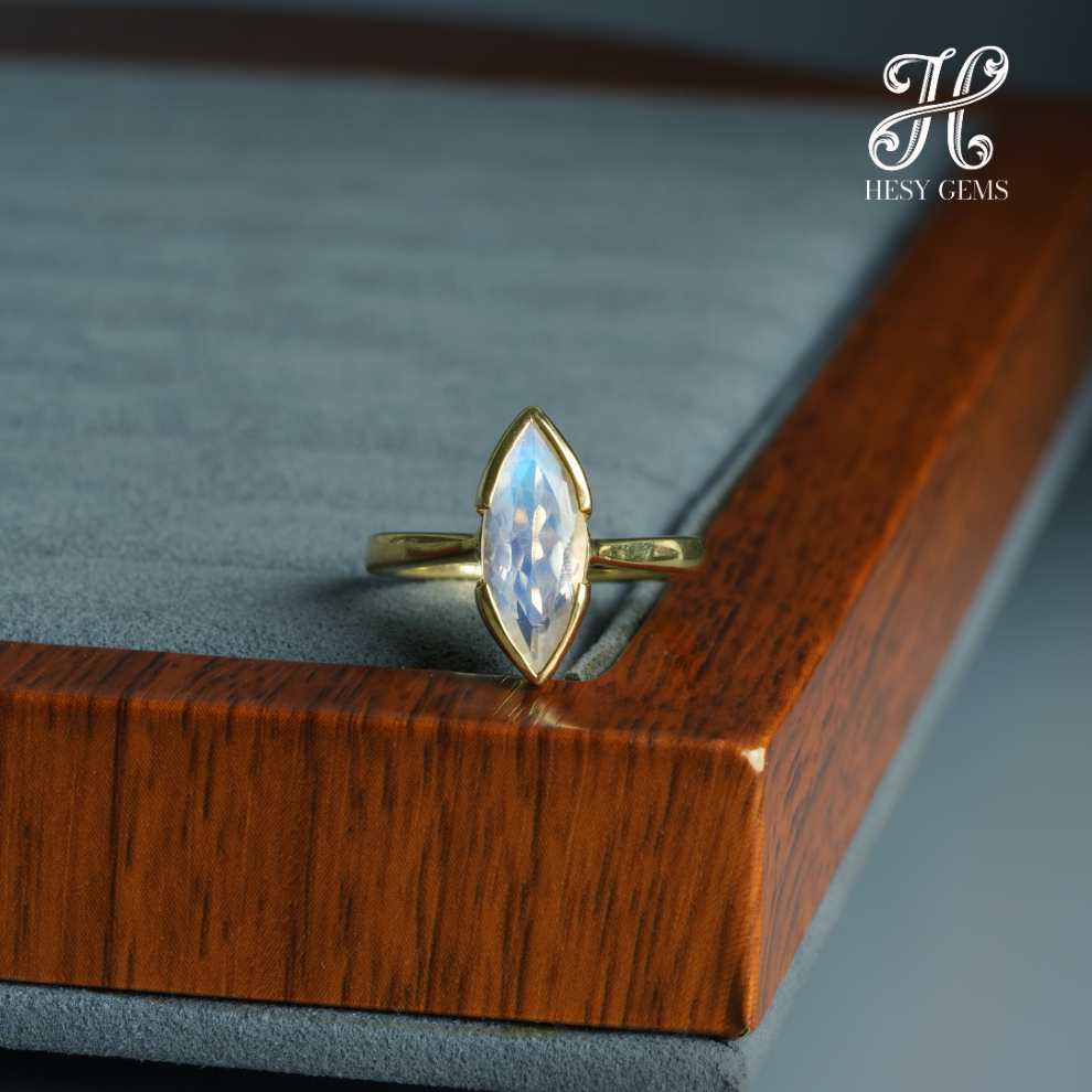 แหวน Rainbow Moonstone MQ 3.80ct ชุบYG Marquise Cut Rainbow Moonstone 3.80 ct Ring, Yellow Gold Plat