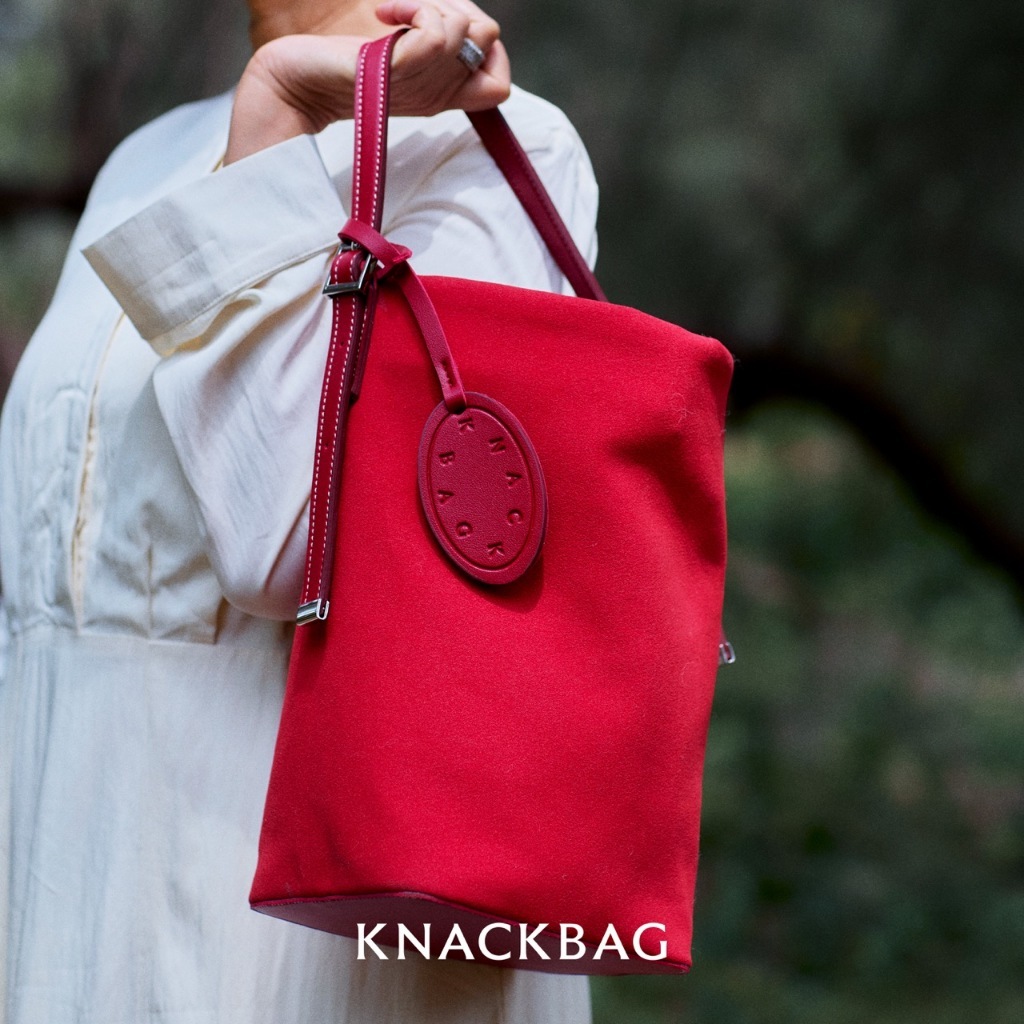 KNACKBAG - KnockKnock Suede bag - กระเป๋าทรงถัง + ชาร์ม รุ่นน็อคน็อค หนังกลับสังเคราะห์ (PU Suede) ส