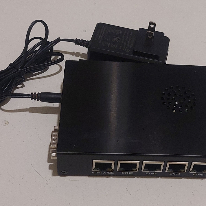 Router Mikrotik RB450GX4