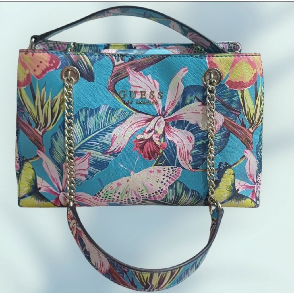 กระเป๋ามือสอง GUESS1