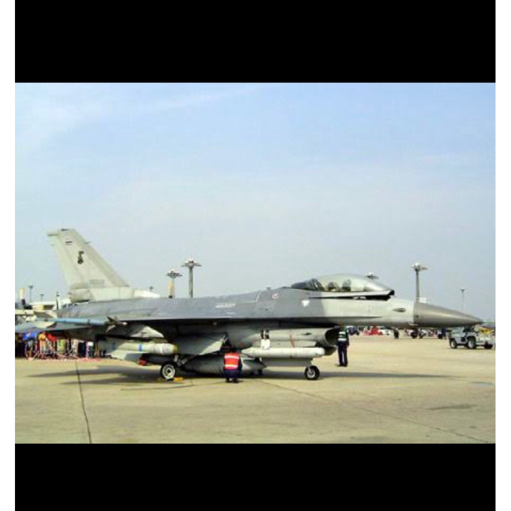 เอฟ 16 หรือ F-16 A 403 Cobra ทอ.ไทย ขนาด 1/72  ยาว 20  ซม. เครื่องบินจำลอง โมเดล