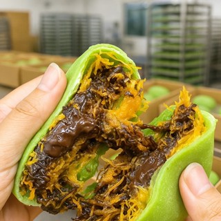 เปี๊ยไส้แตก  เปี๊ยะเนปจูน (ไส้ช็อคดูไบ ฝอยทอง) แตกทุกคำ ฉ่ำท…