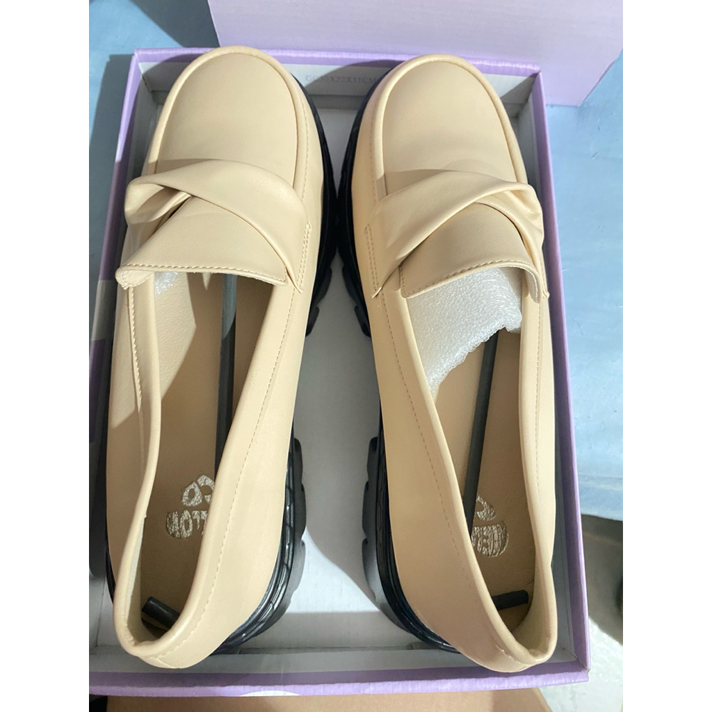 ส่งต่อ 📣MellowCo รองเท้าโลเฟอร์วีแกนคาดหน้าทวิสต์