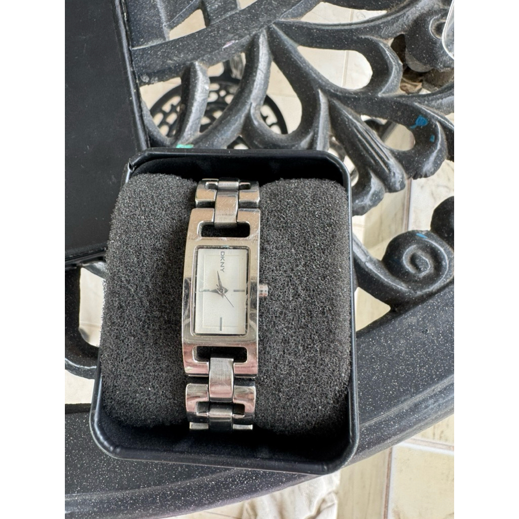 ส่งต่อ นาฬิกาข้อมือผู้หญิงควอตซ์ DKNY Solid Stainless Steel Quartz Analog Ladies Watch