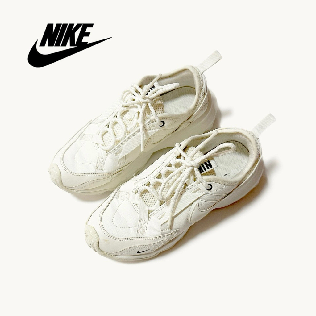 รองเท้าผ้าใบ Nike รุ่น tc7900